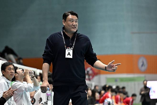 ‘분데스리가 전설’로 불리는 윤경신 두산 감독은 17일 스포츠서울과 만난 자리에서 2023년의 한국 핸드볼을 진단하며 한탄했다. 사진|한국핸드볼연맹
