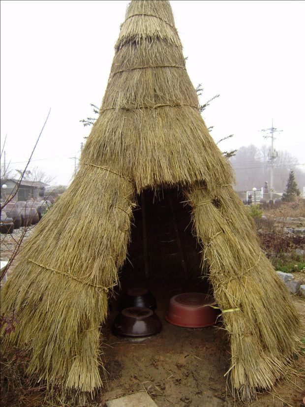 옛날 김치를 저장하던 김치광 모습