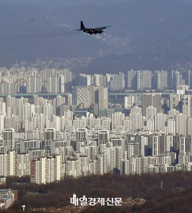 롯데타워에서 바라본 서울이 아파트로 빼곡히 들어차있다. [이승환 기자]