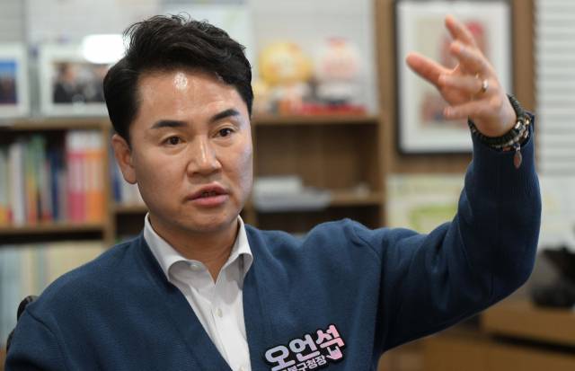 오언석 도봉구청장이 서울경제신문과 인터뷰하고 있다. 이호재기자