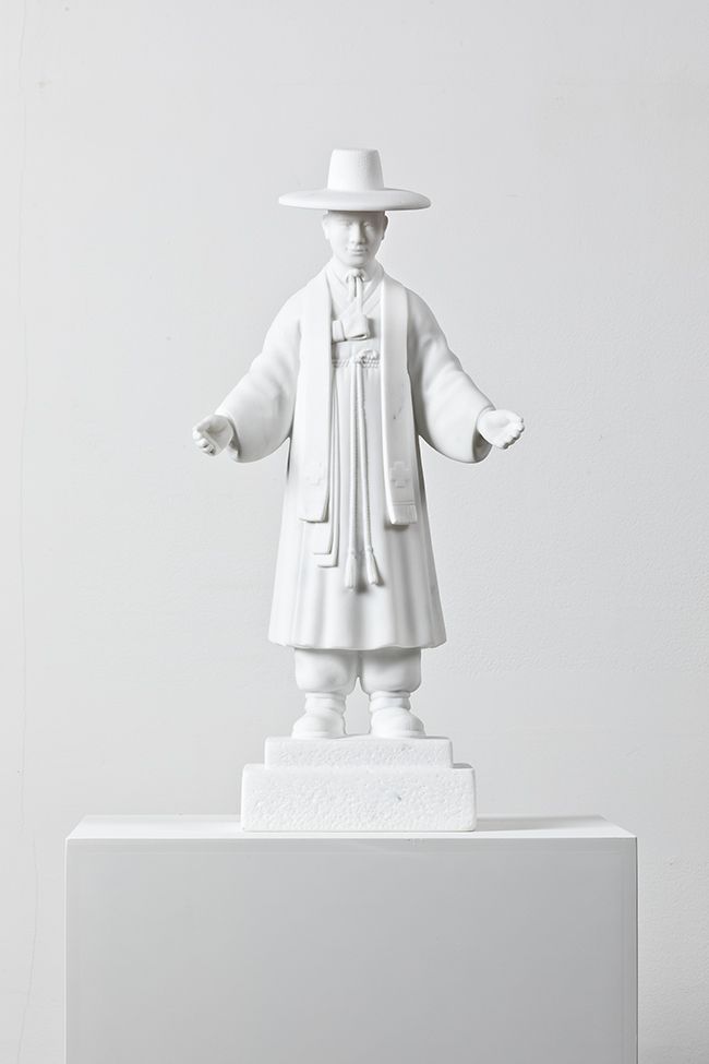 김대건 신부님, 2023, Bianco Carrara, 27 x 19 x 58 (h)cm [사진제공 = 가나아트]