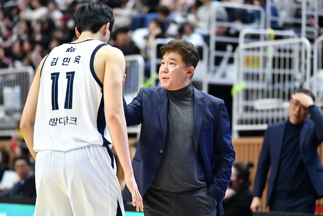 김승기 고양 소노 감독(오른쪽). /사진=KBL 제공