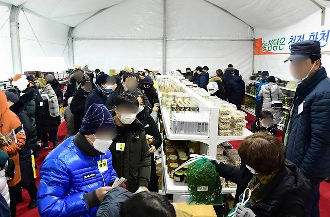 화천산천어축제 농특산물 판매장 [화천군 제공. 재판매 및 DB 금지]