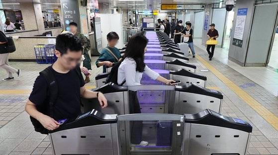 서울시가 대중교통을 무제한으로 이용할 수 있는 '기후동행카드'를 다음달 27일 도입한다. [뉴스1]