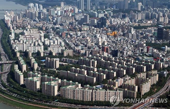 서울 강남구 압구정동 현대아파트. 사진은 특정 기사 내용과 상관없음. [사진 출처 = 연합뉴스]