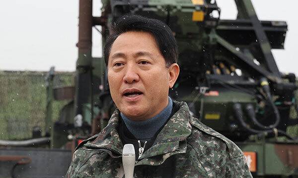 오세훈 서울시장이 19일 오후 서울시 제3미사일방어여단을 방문해 장병들을 격려한 뒤 방문 소감을 밝히고 있다. 연합뉴스
