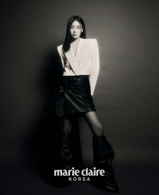 Actor Ahn Eun-jin has revealed his impression of finishing the drama Lovers.On the 20th, magazine MarieClaire unveiled a picture of Ahn Eun-jin, who appeared in the drama Lovers.This photo was based on the theme of winter night, and Ahn Eun-jin showed a new charm by freely showing Sic look and pose according to the concept.In an interview with the photo shoot, Ahn Eun-jin said, I felt deeply that I was the most important thing to live than anything else.He added, Were already putting a lot of energy into living, so I think its already great just to be living.Ahn Eun-jin said, Looking back, I think I have continued to grow as an actor and a person. I am convinced that it will be in the future.Just like the characters I met through my work, I have a blueprint that I can live well. Ahn Eun-jin said, I wish I could have a face that shows the vitality of the days that have passed. I believe I can have that face.Ahn Eun-jin will star in the film Citizen deok-hee (director Park Young-joo), which opens on January 24, 2024.Citizen deok-hee is a delightful follow-up that takes place when a request for rescue by a member of the organization, Jae-min (played by Gong Myung), who scammed an ordinary citizen deok-hee (played by Ramiran), who was voice-phishing.