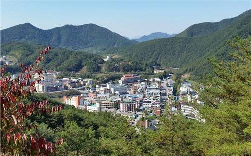 수안보 전경  [독자 제공=연합뉴스]