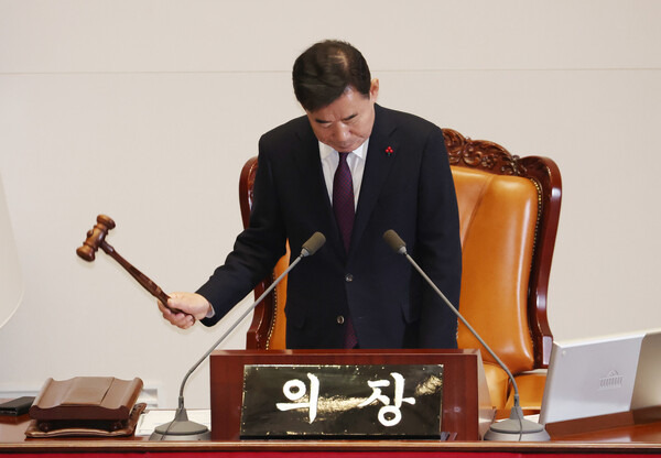 김진표 국회의장이 20일 국회에서 열린 본회의에서 개회를 선언하고 있다. 연합뉴스