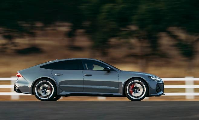 아우디 RS7 퍼포먼스