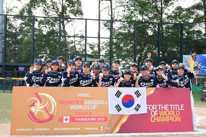 BFA 여자야구 아시안컵에서 3위에 오른 여자야구 대표팀. 오른쪽 앞줄 두 번째가 박주아. 사진=한국여자야구연맹