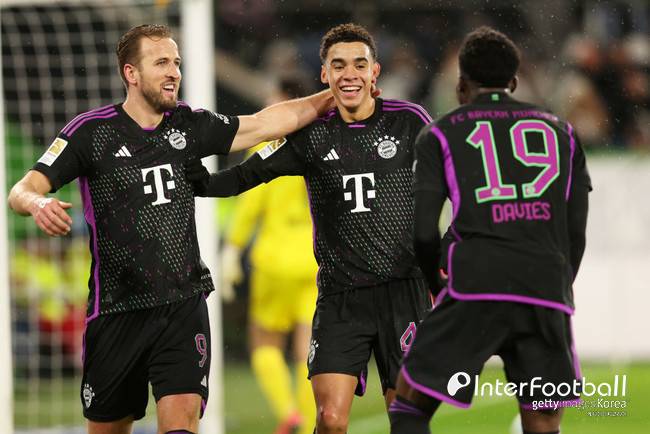사진= 게티 이미지, 바이에른 뮌헨은 볼프스부르크와의 분데스리가 16라운드에서 자말 무시알라, 해리 케인의 득점으로 2-1 승리를 거뒀다. 김민재는 선발 풀타임을 소화하면서 수비 안정화에 힘썼다.