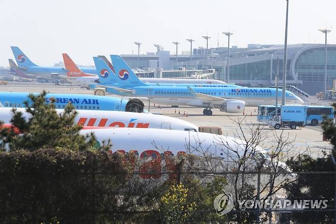 제주국제공항에서 대기중인 항공기들 [연합뉴스 자료사진]