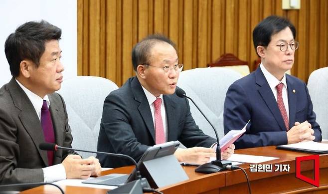 윤재옥 국민의힘 원내대표 겸 대표 권한대행이 22일 국회에서 열린 원내대책회의에서 발언하고 있다. 사진=김현민 기자 kimhyun81@