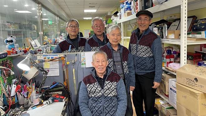 '키니스 장난감 병원'의 '의사 선생님들.' 정형외과, 성형외과, 내과 등 각자 전문 분야도 있다