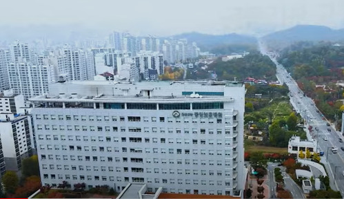 한국보훈복지의료공단이 운영하는 서울시 둔촌동의 중앙보훈병원.