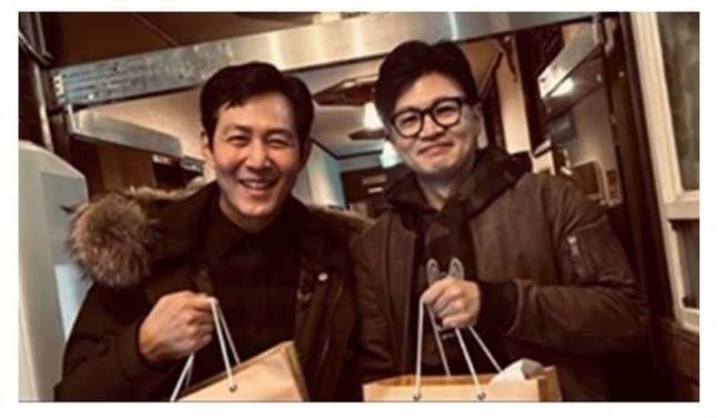 한동훈 전 법무부장관과 배우 이정재 [온라인 커뮤니티 갈무리]