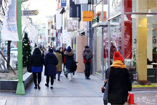 24일 부산은 구름낀 가운데 낮 최고기온은 7도로 예상된다. 송호재 기자