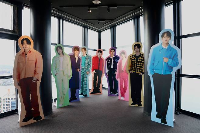 일본 후쿠오카 타워의 '세븐틴 더 시티'. /하이브 재팬