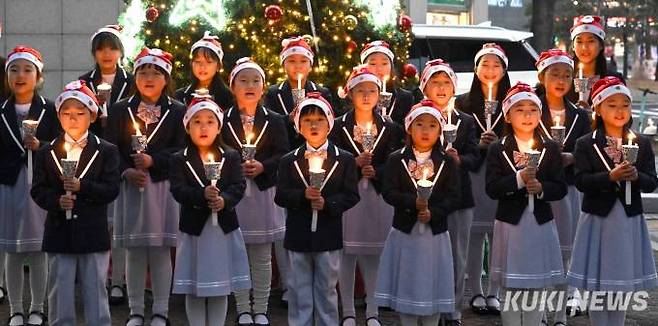 은평소년소녀합창단은 한국합창제, 전국소년소녀합창제, 천사들의 합창Festival 공연, 국제어린이영화제 개막식 공연 등 대외적인 활동과 은평누리축제, 신춘음악회, 벚꽃축제 등 다양한 활동을 통해 지역 내 대표어린이합창단으로써의 역할을 담당하고 있다.