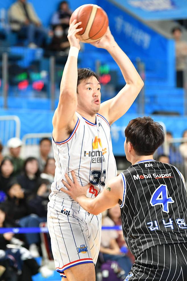 [서울=뉴시스] 프로농구 부산 KCC의 이승현. (사진 = KBL 제공) *재판매 및 DB 금지