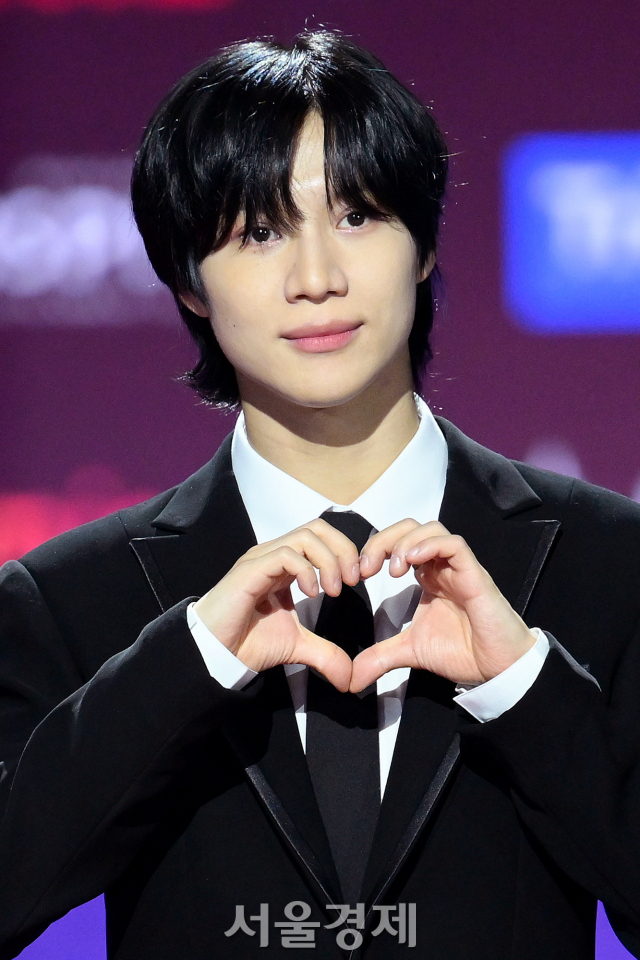 그룹 샤이니(SHINee) 태민이 25일 오후 인천 중구 인스파이어 아레나에서 열린 ‘2023 SBS 가요대전’ 레드카펫에서 포즈를 취하고 있다. 김규빈 기자