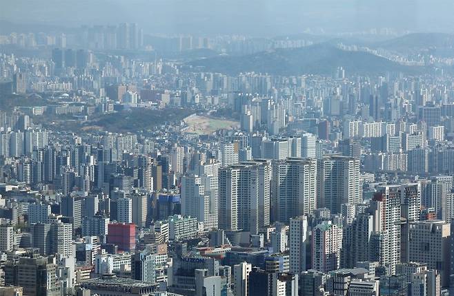 서울 남산에서 바라본 아파트 일대. 연합뉴스