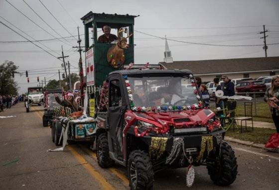 이달 초 미국 루이지애나주 웨스트 먼로에서 열린 ‘레드넥 퍼레이드’. [사진 CNN]