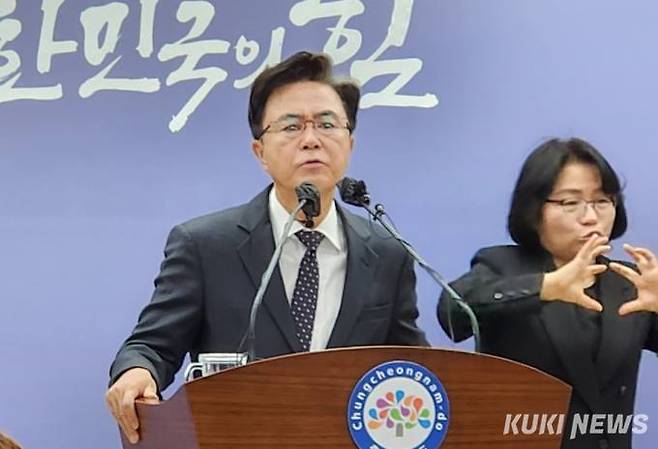 김태흠 충남지사가 26일 도청 프레스센터에서 2024년 국비 10조 1630억 원 확보와 관련해 기자회견을 갖고 있다. 사진=홍석원 기자