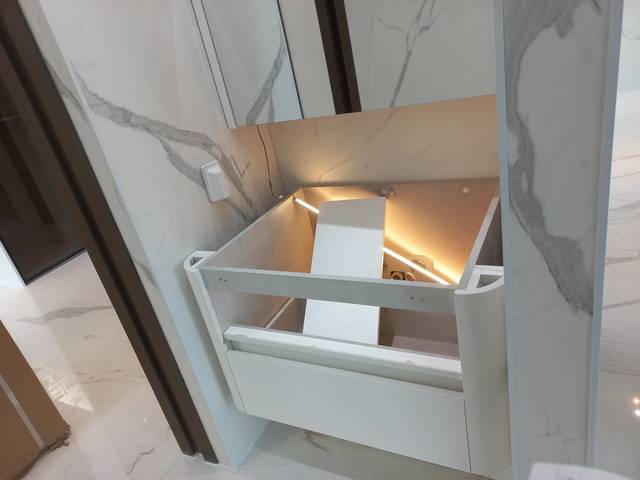 설치하다 만 상태의 붙박이 가구. '잠실푸르지오 발라드' 입주예정자 제공