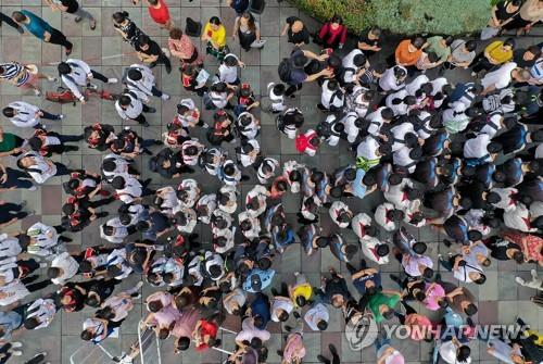 중국의 한 대학교 학생들 모습. 사진은 기사 내용과 관련없음. [사진 출처=연합뉴스]