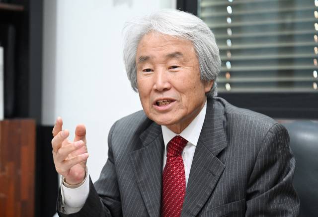 강명주 지지옥션 회장이 서울경제신문과 인터뷰를 하고 있다. 오승현 기자