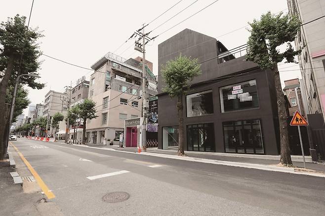 가로수길에선 텅 빈 건물을 쉽게 볼 수 있다.[사진=뉴시스]