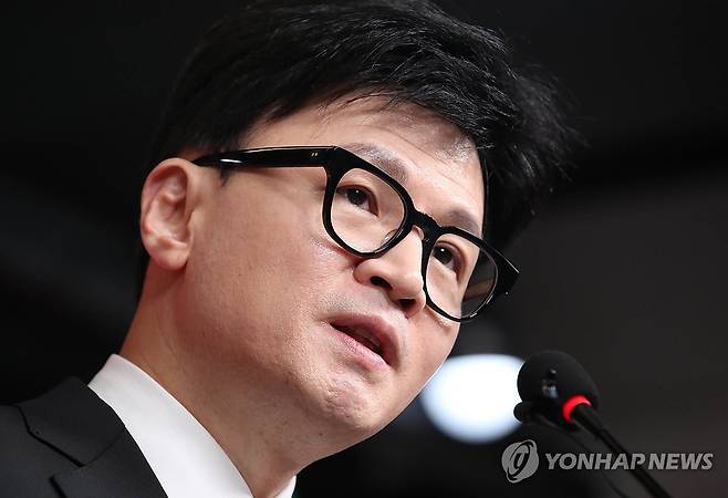 한동훈 비대위원장 수락연설 (서울=연합뉴스) 신준희 기자 = 국민의힘 한동훈 비상대책위원장이 26일 여의도 당사에서 열린 취임식에서 수락의 변을 밝히고 있다. 2023.12.26 [공동취재] hama@yna.co.kr