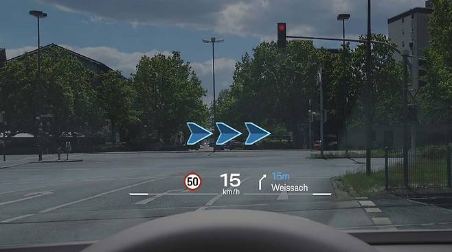 포르셰 마칸EV가 장착하는 AR HUD. /포르셰 제공