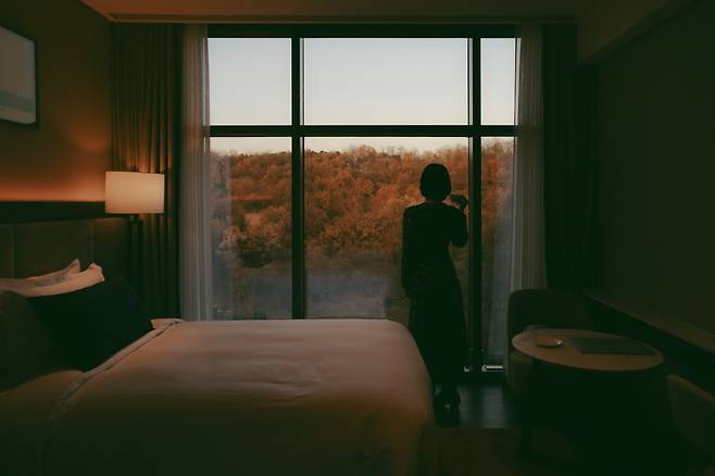 해질녘에 근사한 분위기를 풍기는 객실