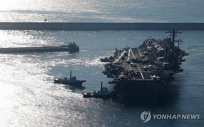 미국 항공모함 칼빈슨호 부산 입항 [연합뉴스 자료사진]