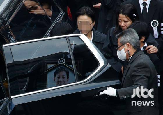 故이선균의 발인이 29일 오전 서울 연건동 서울대학교병원 장례식장에서 엄수됐다. 〈사진=사진공동취재단〉