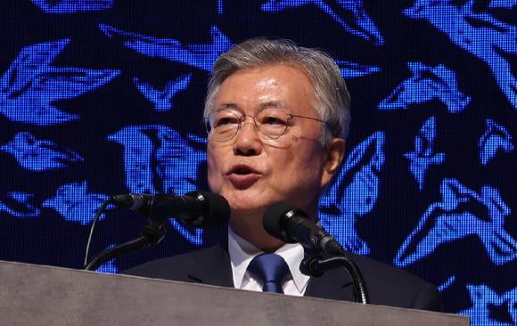 문재인 전 대통령이 19일 오후 서울 영등포구 63빌딩에서 열린 9·19 평양공동선언 5주년 기념식에서 인사말을 하고 있다. [사진=뉴시스]