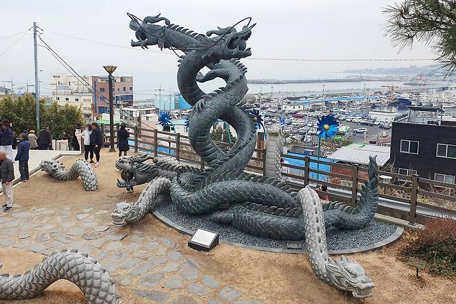 포항 구룡포공원 용 조형물 [촬영 손대성]