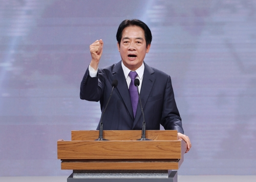 대만 대선 후보 TV토론회에서 30일 집권여당인 민진당의 라이칭더 후보가 발언하고 있다. 타이베이 epa 연합뉴스
