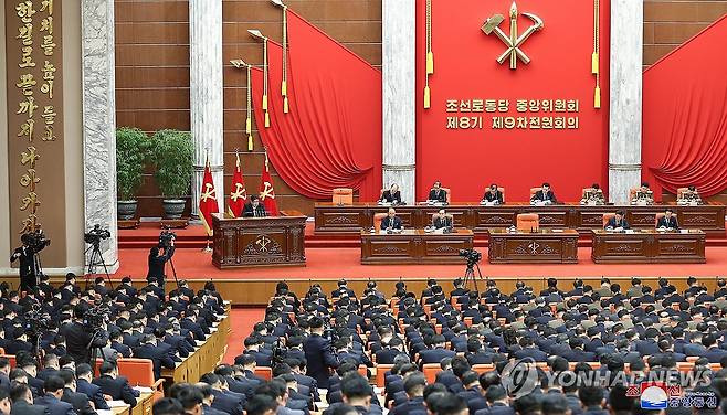 김정은, 전원회의서 '전쟁준비 완성 박차' 전투과업 제시 (평양 조선중앙통신=연합뉴스) 북한 김정은 국무위원장은 노동당 제8기 제9차 전원회의 2일차인 27일 회의에서 '전쟁 준비 완성에 박차를 가할' 전투적 과업을 제시했다고 조선중앙통신이 28일 보도했다. 조선중앙통신은 전원회의 이틀째 개최 소식을 전하며 "김 위원장은 2024년도 투쟁방향에 대한 강령적인 결론을 했다"고 보도했다.2023.12.28 
    [국내에서만 사용가능. 재배포 금지. For Use Only in the Republic of Korea. No Redistribution] nkphoto@yna.co.kr