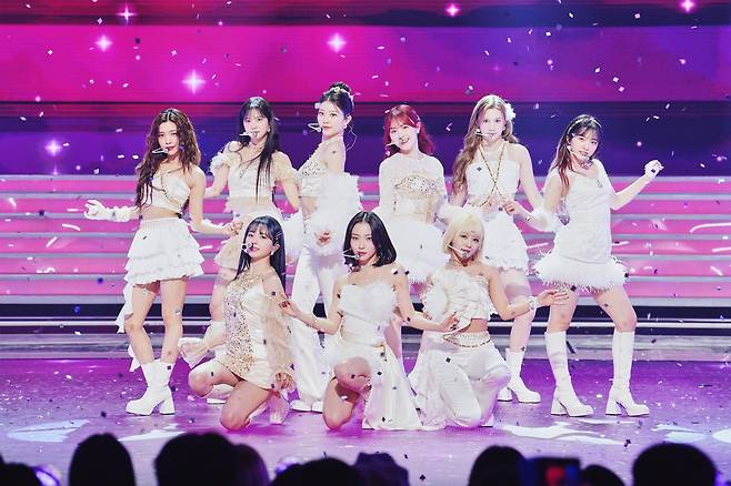 케플러가 MBC '2023 가요대제전'에서 무대를 펼치고 있다. 사진 제공=MBC