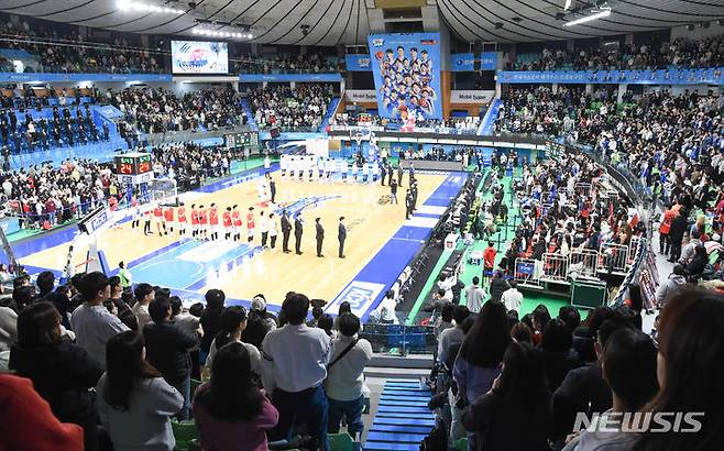 [서울=뉴시스]프로농구 2023년 농구영신 경기 현대모비스-한국가스공사 (사진 = KBL 제공)