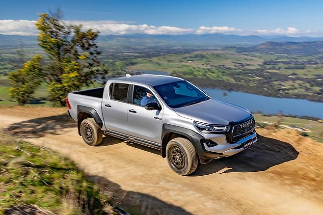 토요타 하이럭스 GR 스포츠