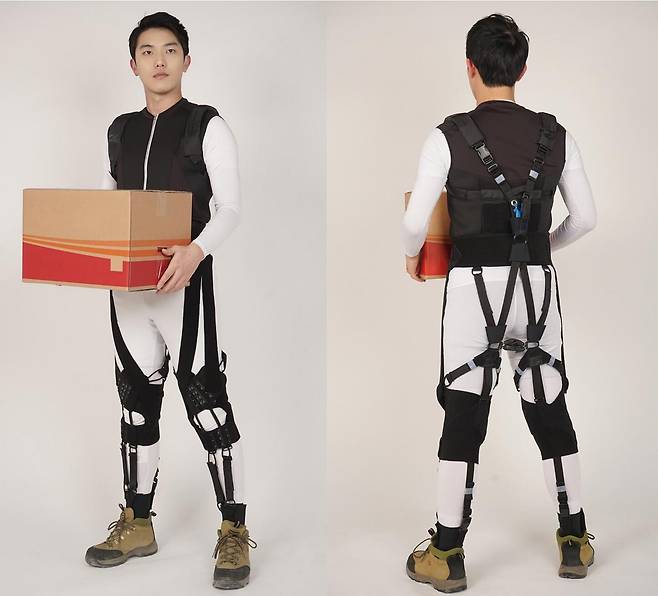 스쿼트 동작으로 물건을 들도록 하는 입는 로봇./서울대