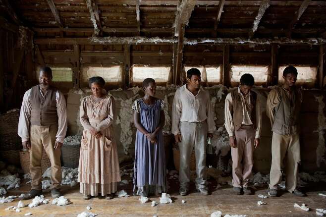 미국 흑인 노예들의 삶을 다룬 영화 '노예 12년' 한 장면./폭스 서치라이트 픽처스