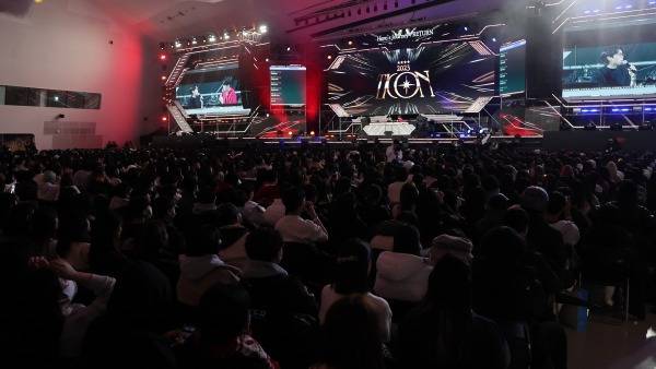 서울 동대문디자인플라자(DDP) 아트홀 1관에서 2023 롤드컵 우승팀인 T1의 ‘2023 T1 콘’이 열리고 있다.(뉴스1)