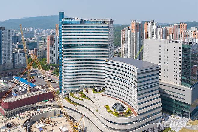 [수원=뉴시스] 경기도청 광교신청사 전경. (사진=경기도 제공) 2023.06.06. photo@newsis.com