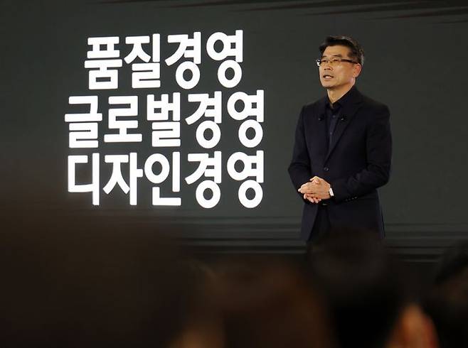 송호성 기아 대표이사 사장이 3일 오전 경기 광명시 기아 오토랜드 광명에서 열린 현대자동차그룹 2024년 신년회에서 공장 소개를 하고 있다. ⓒ뉴시스
